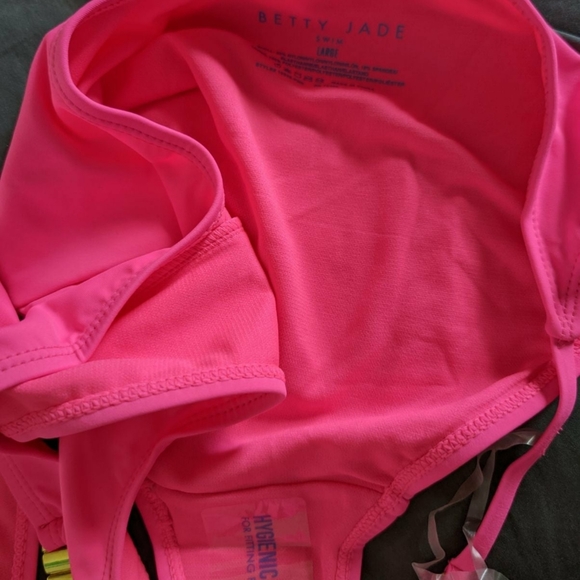 Assymetical swimsuit - Picture 5 of 5